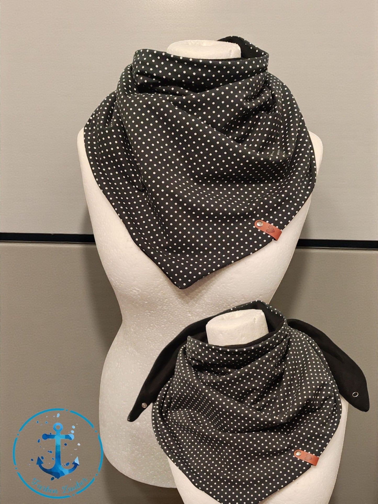 Pünktchen Wickelloop mit Druckknöpfen