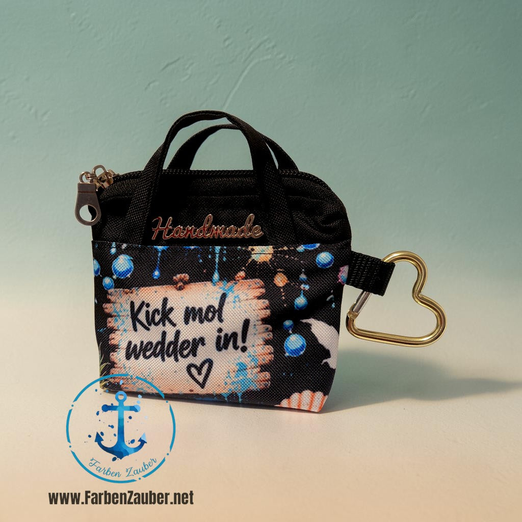 Mini Täschchen mit Karabinerhaken "Kick mol weder in!"